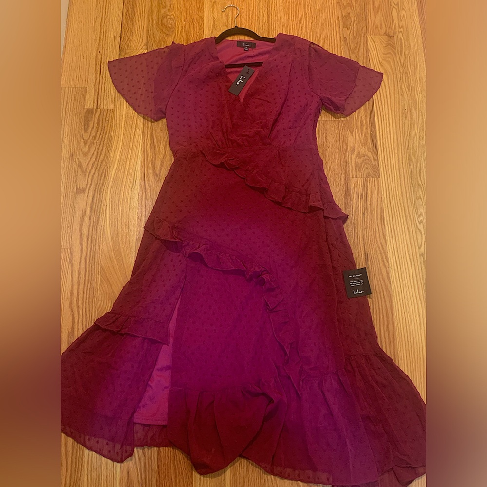 LuLus never-worn magenta dress. Great for the coming spring/summer months!